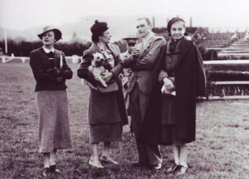 1930 "To see and to be seen", that applied equally to the athletes and the spectators. Even back then, the CHIO Aachen was a sporting as well as a social event, for which people "dressed up". 