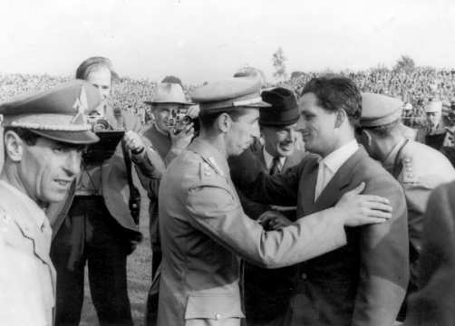 1955 World champion show jumper Hans Günter Winkler in a storm of flashlights. As the defeated competitor congratulates Cap. Raimondo d'Inzeo (ITA) warmly to the winner.