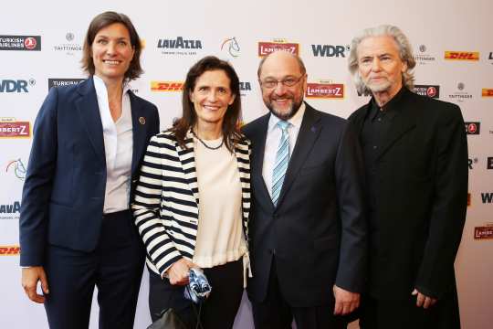 Präsident des EU-Parlaments Martin Schulz, der gemeinsam mit seiner Frau Inge die traditionelle Media Night besuchte. Empfangen wurden die beide von Stefanie Peters, Aufsichtsratsmitglied des Aachen-Laurensberger rennvereins e.V. und Co-Gastgeber Hermann Bühlbecker, Geschäftsführer Aachener Printen- und Schokoladenfabrik Henry Lambertz.