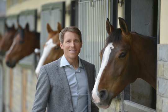 Henrik von Eckermann, the patron of the certificate program "Equestrian Stable Management". Photo: Holger Schupp