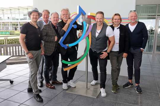 Frank Kemperman (2.v.l.), Uwe Brandt (rechts) und die "Höhner" stellten das Programm der Eröffnungsfeier vor. Foto: CHIO Aachen/ Andreas Steindl