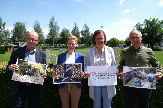 Die Jury (v.l.): Andreas Müller, Diana Wahl, Birgit Rosenberg und Rob Ehrens. Das Bild kann honorarfrei verwendet und hier hochauflösend heruntergeladen werden. Foto: CHIO Aachen