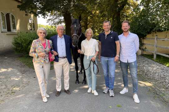 The photo shows the jury of the media award "The Silver Horse" (from left to right: Dr. Ute Gräfin Rothkirch (DRFV Board Member), Wolfgang Brinkmann (German Riders and Drivers Association, DRFV), Nadine Capellmann (dressage rider), Michael Mronz (General Manager of the Aachener Reitturnier GmbH) and Tobias Königs (Press Officer CHIO Aachen). Photo: CHIO Aachen