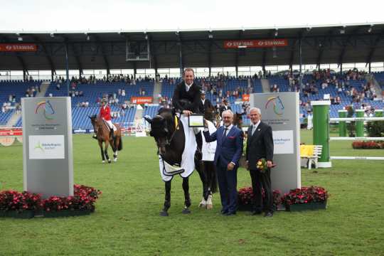 Prize giving ceremony Prize of StädteRegion Aachen Photo: CHIO Aachen / Michael Strauch