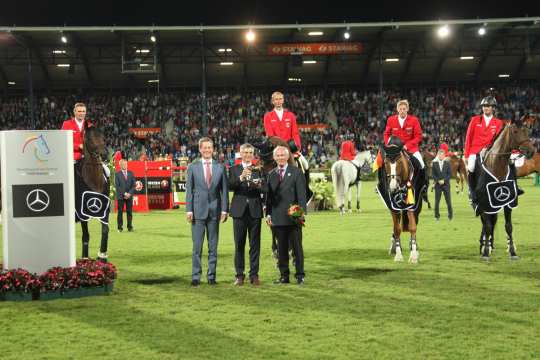 Prize giving ceremony Mercedes-Benz Nations' Cup Photo: CHIO Aachen / Michael Strauch