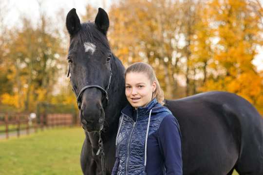 Young dressage rider Lynn Greven with her top horse Falcon HP, who will be competing at the Aachen Dressage Youngstars 2023 for the first time. Photo: CHIO Aachen/Andreas Steindl