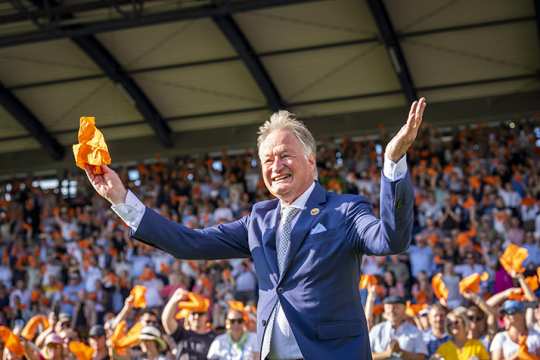 An orange stadium: 40,000 spectators celebrated the outgoing ALRV Chairman, Frank Kemperman. Photo: CHIO Aachen/Arnd Bronkhorst.