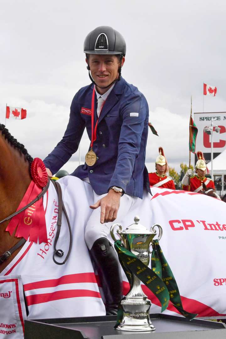 The picture shows Scott Brash and "Ursula", winners of the "CP 'International', presented by Rolex", with the Rolex Grand Slam Trophy in the "International Ring" of Spruce Meadows. (picture: Rolex Grand Slam of Show Jumping/Kit Houghton).