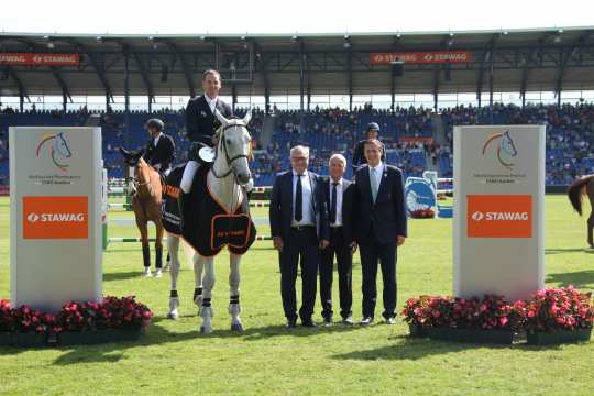 Siegerehrung STAWAG Eröffnungsspringen Foto: CHIO Aachen / Michael Strauch