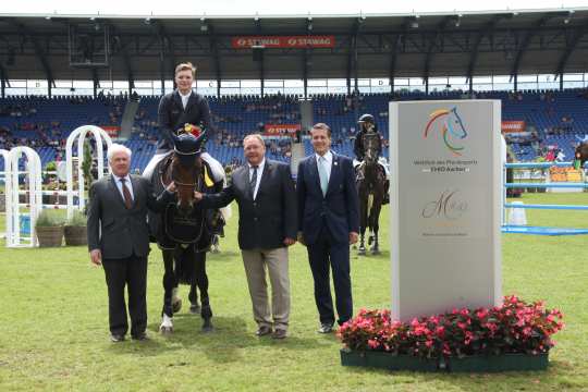 Prize giving ceremony Germany’s U25 Jumping Trophy of the German Top Equestrian Sport Foundation, Prize of the Müter Family  Photo: CHIO Aachen / Michael Strauch