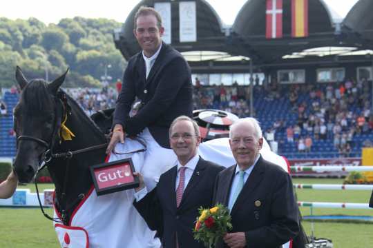 Siegerehrung Preis der Sparkasse Foto: CHIO Aachen / Michael Strauch