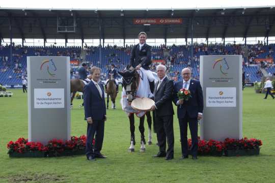 Managing director of Handwerkskammer Aachen, Peter Deckers , Dieter Philipp, president of Handwerkskammer Aachen, and ALRV Supervisory Board member Wolfgang "Tim" Hammer.