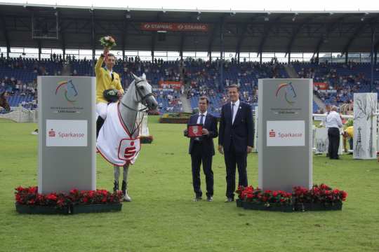 Dr. Christian Burmester, Deputy Chairman of the Sparkasse Aachen, and ALRV Supervisory Board member Wolfgang Mainz. 