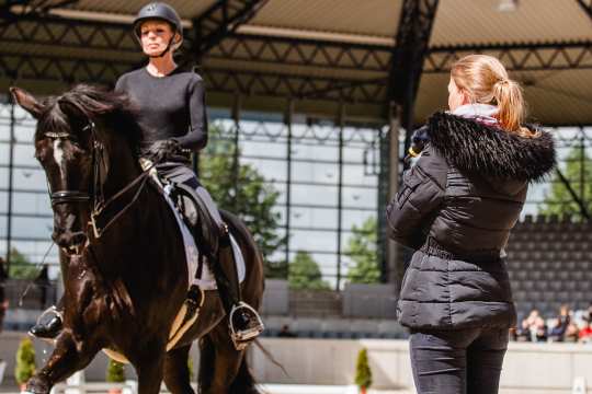 Dressur-Training mit Fabienne Müller-Lütkemeier. Foto: @fs_bildpoesie/ Franziska Sack