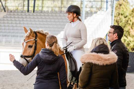 Dressur-Training mit Fabienne Müller-Lütkemeier. Foto: @fs_bildpoesie/ Franziska Sack