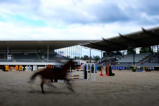 Maximal 300 Zuschauer sind im Deutsche Bank Stadion zugelassen, wenn sich beim Aachen International Jumping am ersten September-Wochenende die Weltelite der Springreiter trifft. Foto: Aachen International Jumping 