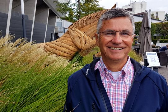 Otto Becker removed his mask for the photo – otherwise strict hygiene regulations prevail across the entire showgrounds. Photo: Aachen International Jumping 