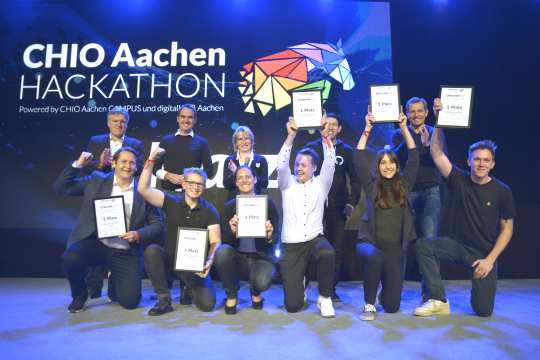 Das Siegerteam und die Jury beim ersten CHIO Aachen-Hackathon. Foto: CHIO Aachen CAMPUS/ Holger Schupp