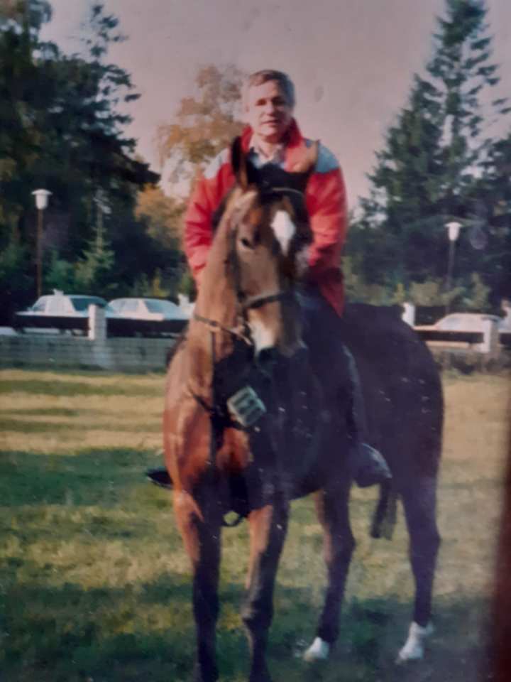 Dieter Ludwig im Sattel von Caningham. Der Wallach war ein Geschenk von Paul Schockemöhle.