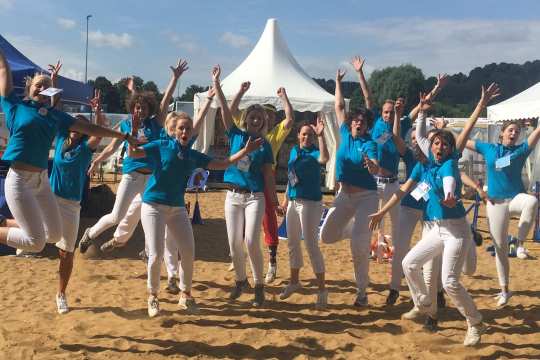 Der CHIO Aachen KIDS CLUB bietet den jüngsten CHIO Aachen-Besuchern Spaß und Abwechslung bei umfassender Betreuung. So können Eltern ganz entspannt den Sport genießen und über das Turniergelände schlendern - die Kinder sind derweil in den besten Händen.