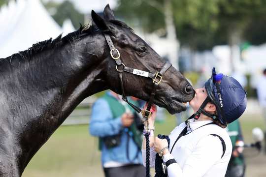 2nd place: The Aachen photographer Andreas Steindl shows an intimate moment in the target area of ​​eventing.