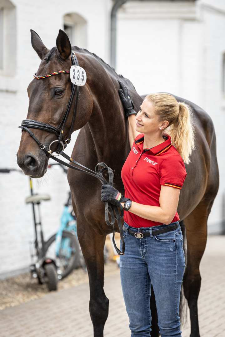 Das Foto zeigt die Doppel-Olympiasiegerin in der Dressur, Jessica von Bredow-Werndl. Foto: CHIO Aachen/Jasmin Metzner