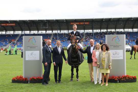 The photo shows the winner in the qualification for Germany's U25 Jumping Cup, Hannes Ahlmann (center). Photo: CHIO Aachen/Michael Strauch