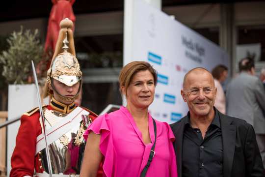 Das Foto zeigt Schauspieler Heino Ferch und seine Frau Marie-Jeanette Steinle. Das Bild kann honorarfrei verwendet und hier hochauflösend heruntergeladen werden (Foto: CHIO Aachen/ Franziska Sack).

