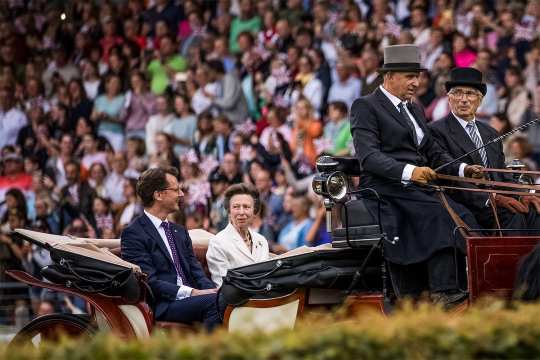 The photo shows Her Royal Highness The Princess Royal, Princess Anne, together with NRW Minister President Hendrik Wüst. Photo: CHIO Aachen/Franziska Sack