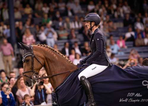 The photo shows Simone Blum and her DSP Alice at the farewell ceremony in Aachen. (Photo: CHIO Aachen/Jil Haak).