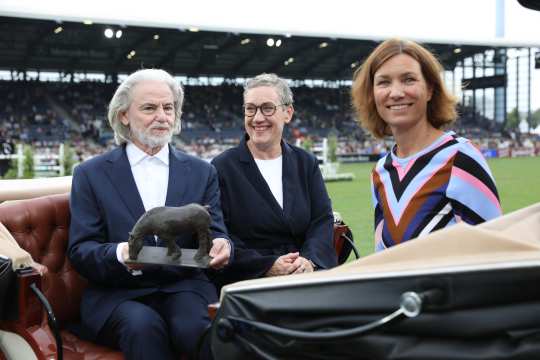 Gewinner 2023: Professor Dr. Hermann Bühlbecker in Begleitung von der Oberbürgermeisterin der Stadt Aachen Frau Sibylle Keupen und Frau Stefanie Peters (Präsidentin ALRV)