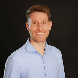 The picture shows the member of staff Daniel Franken who is wearing a blue shirt.