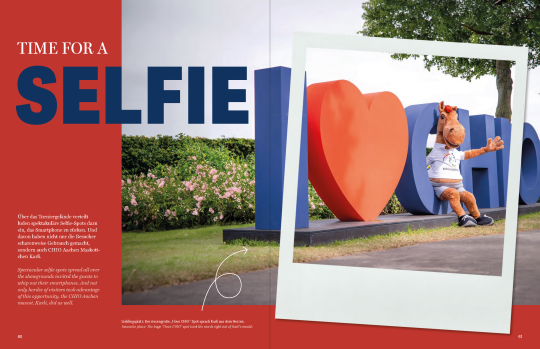 Ausschnitt aus dem CHIO Aachen Magazin Nr. 56 zu den Selfie Spots auf dem Gelände; hier mit Karli vor dem großen I love CHIO Schriftzug