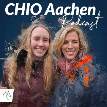 Cover of the CHIO Aachen podcast. Two people, a mother and daughter with long, light hair, stand smiling next to each other in front of an artistically designed, dark blue background with colour accents. At the top, in large white letters, is ‘CHIO Aachen Podcast’, and at the bottom left is the colourful CHIO Aachen logo with a stylised horse's head.